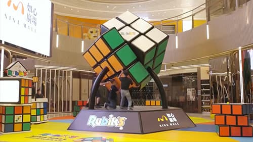 copertina La storia del cubo di Rubik